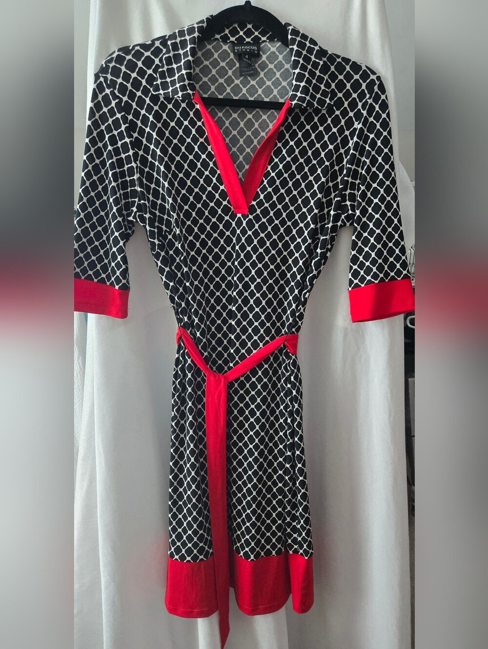 Enfocus Studio Black and White Geometric Top with Red Trim Size 4